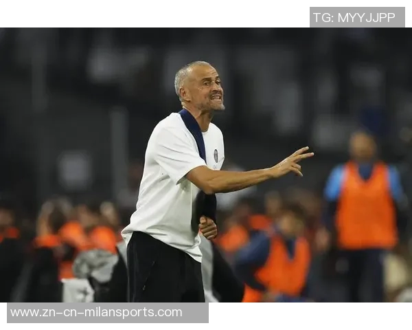 恩里克坚定支持舍瓦利耶:球从后卫双腿间飞过我们对他的表现充满信心 恩里克坚定支持舍瓦利耶:球从后卫双腿间飞过我们对他的表现充满信心