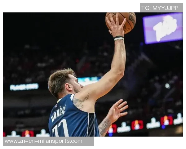 希罗赞鲍威尔训练刻苦表现优异为其取得佳绩感到由衷高兴 希罗赞鲍威尔训练刻苦表现优异为其取得佳绩感到由衷高兴